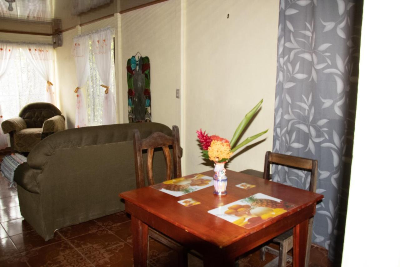 The Corner House Apartamento Tortuguero Exterior foto