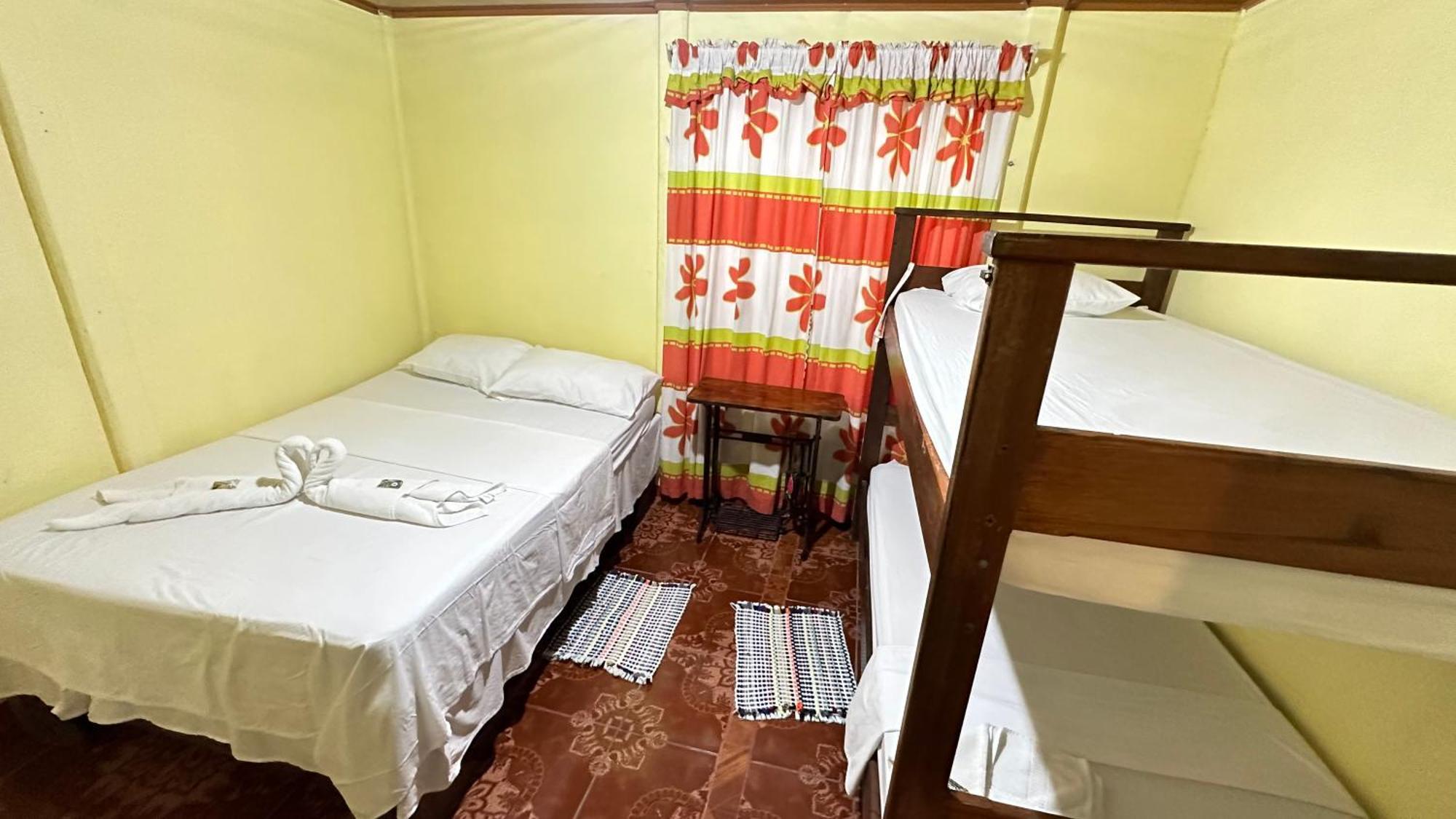 The Corner House Apartamento Tortuguero Exterior foto